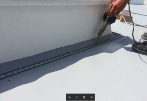 Fixare membrană în jurul unui luminator