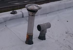 Membrana PVC în contact cu bitum